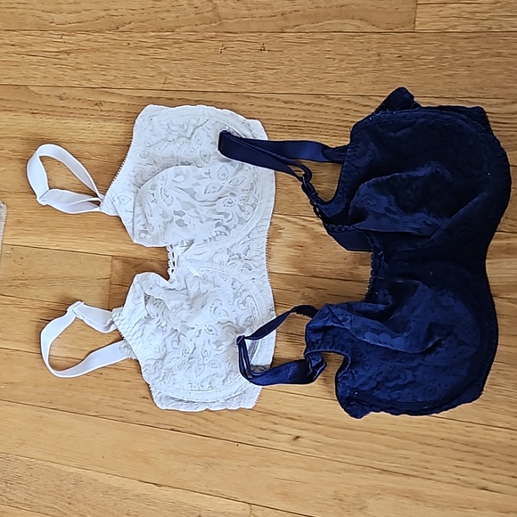 Pair of two Bali 34DD Lace 'N Smooth Underwire Bras - Picture 1 of 11